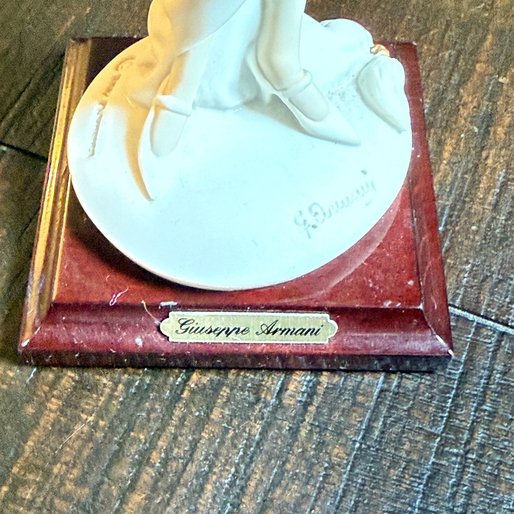 Giuseppe Armani Figurine Lady with Muff 11" White Vintage Art Deco Statue Money - Picture 3 of 12